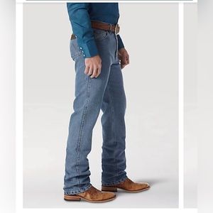 WRANGLER ADVANCED COMFORT COWBOY CUT® REGULAR FIT JEAN IN STONE BLEACH